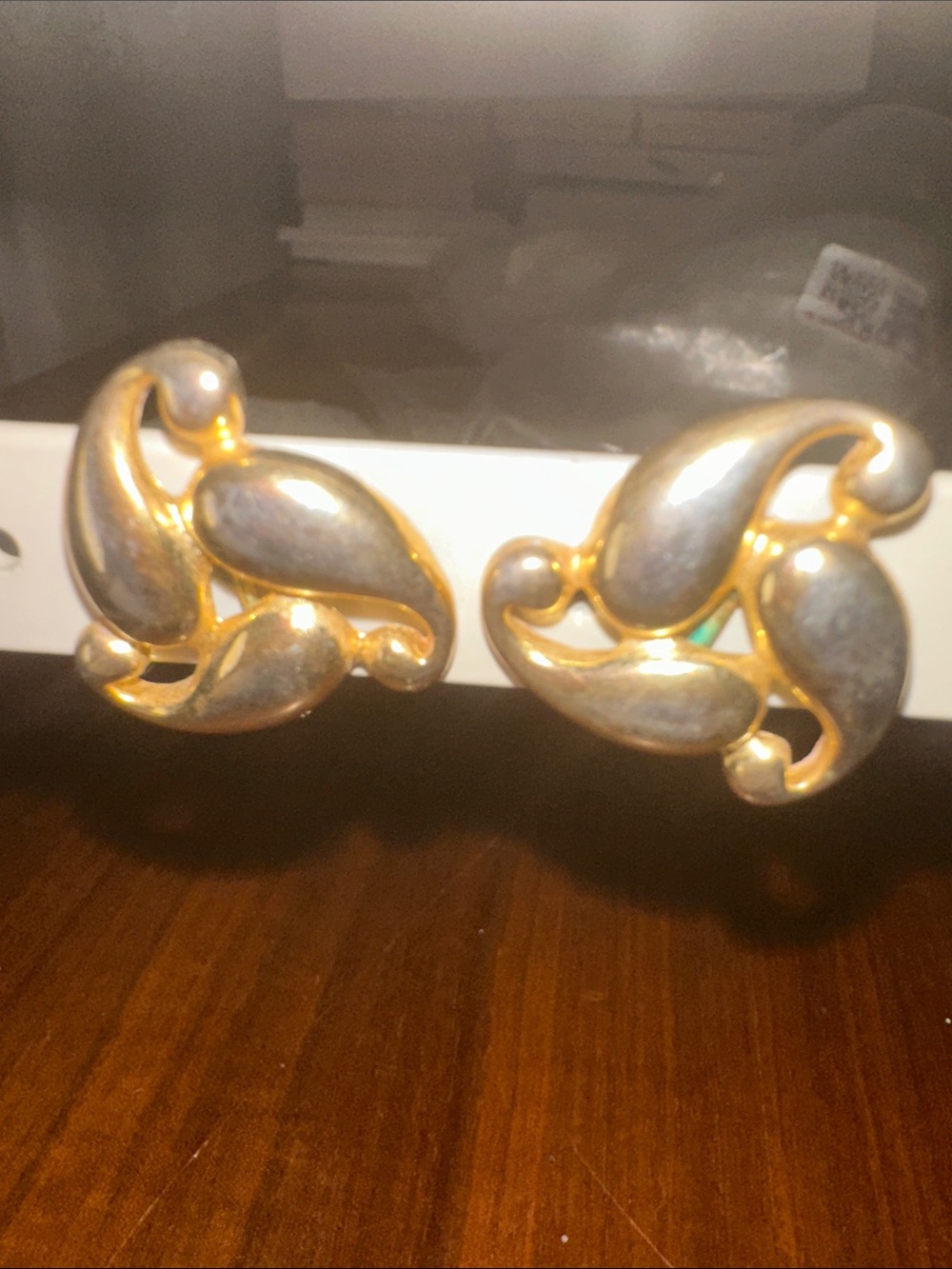 Vintage 80s/90s Goldโ tone Swirl Clip-On Earrings